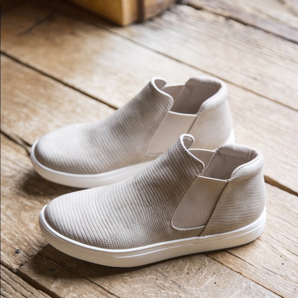 Matisse Harlan Embossed Leather Sneaker